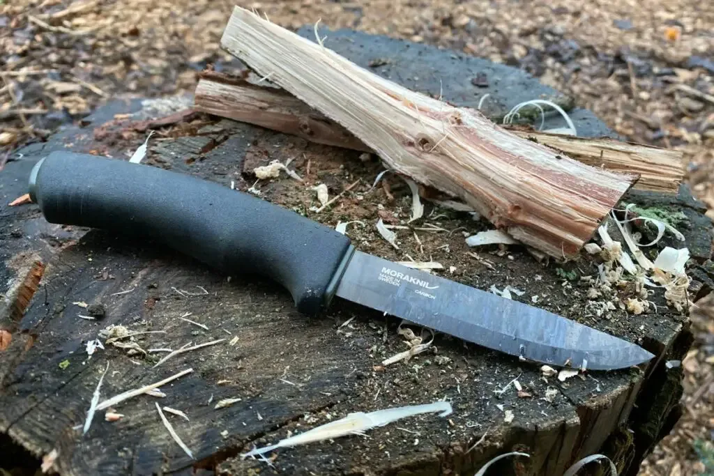 Best Knives To Include In a Survival Kit