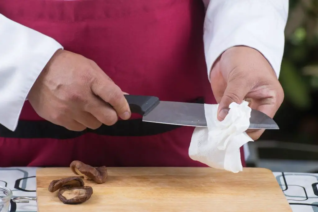 When Should A Knife Be Cleaned And Sanitized