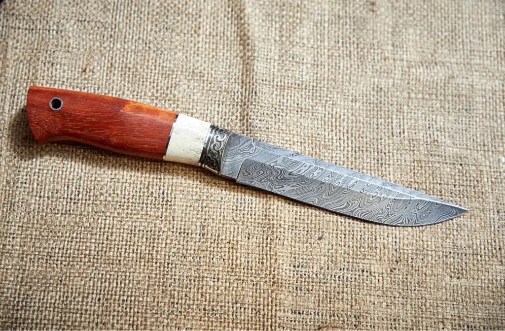 Does Damascus Steel Need To Be Oiled?