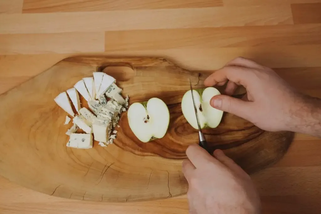How To Cut An Uncored Apple