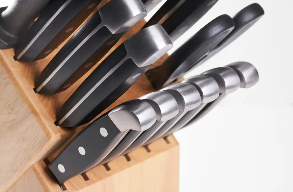 How To Use A Self-Sharpening Knife Set