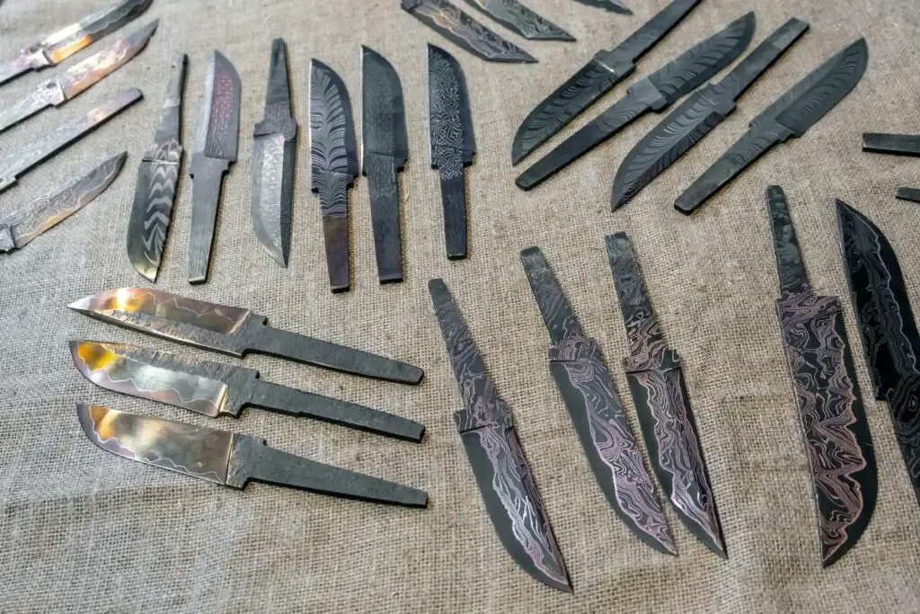 Full And Partial Tang Knives Compared