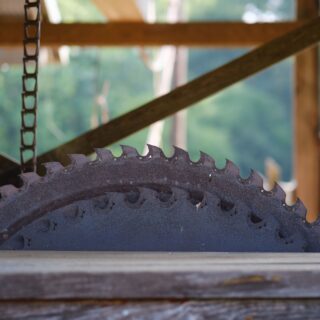 ow to Make a Knife from Recycled Materials